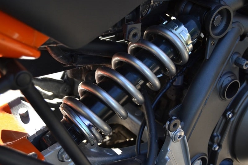 À quel moment dois-je remplacer mes amortisseurs