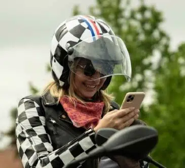 Comment bien sélectionner son casque de moto lorsque l'on est une femme