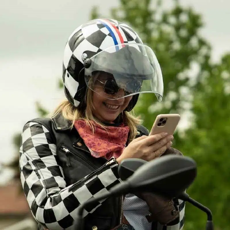 Comment bien sélectionner son casque de moto lorsque l'on est une femme