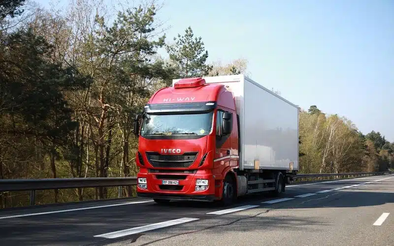 Quelle est la différence entre une assurance temporaire poids lourds et une assurance standard
