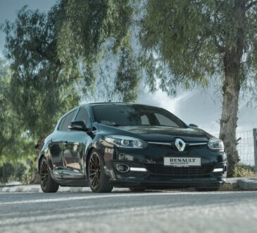 voiture noire Renault